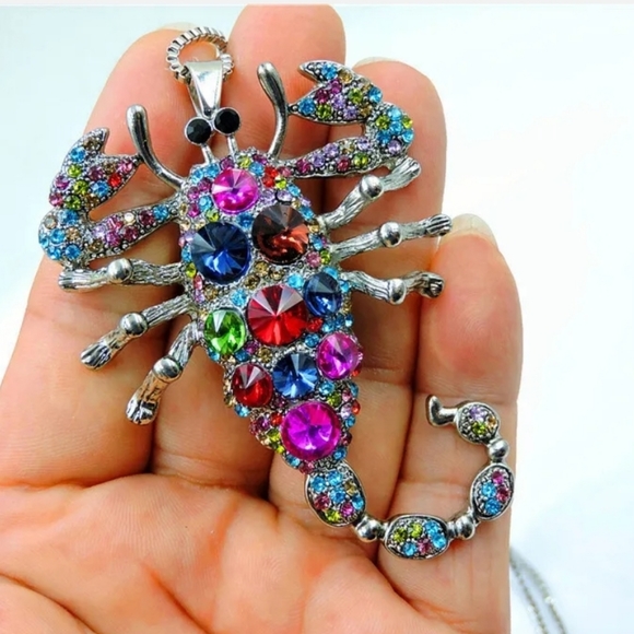 Silver plated multicolor crystal rainbow scorpion necklace/brooch - Picture 9 of 13